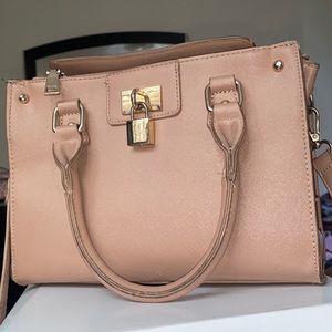 CROSS BODY PURSE w STRAPS